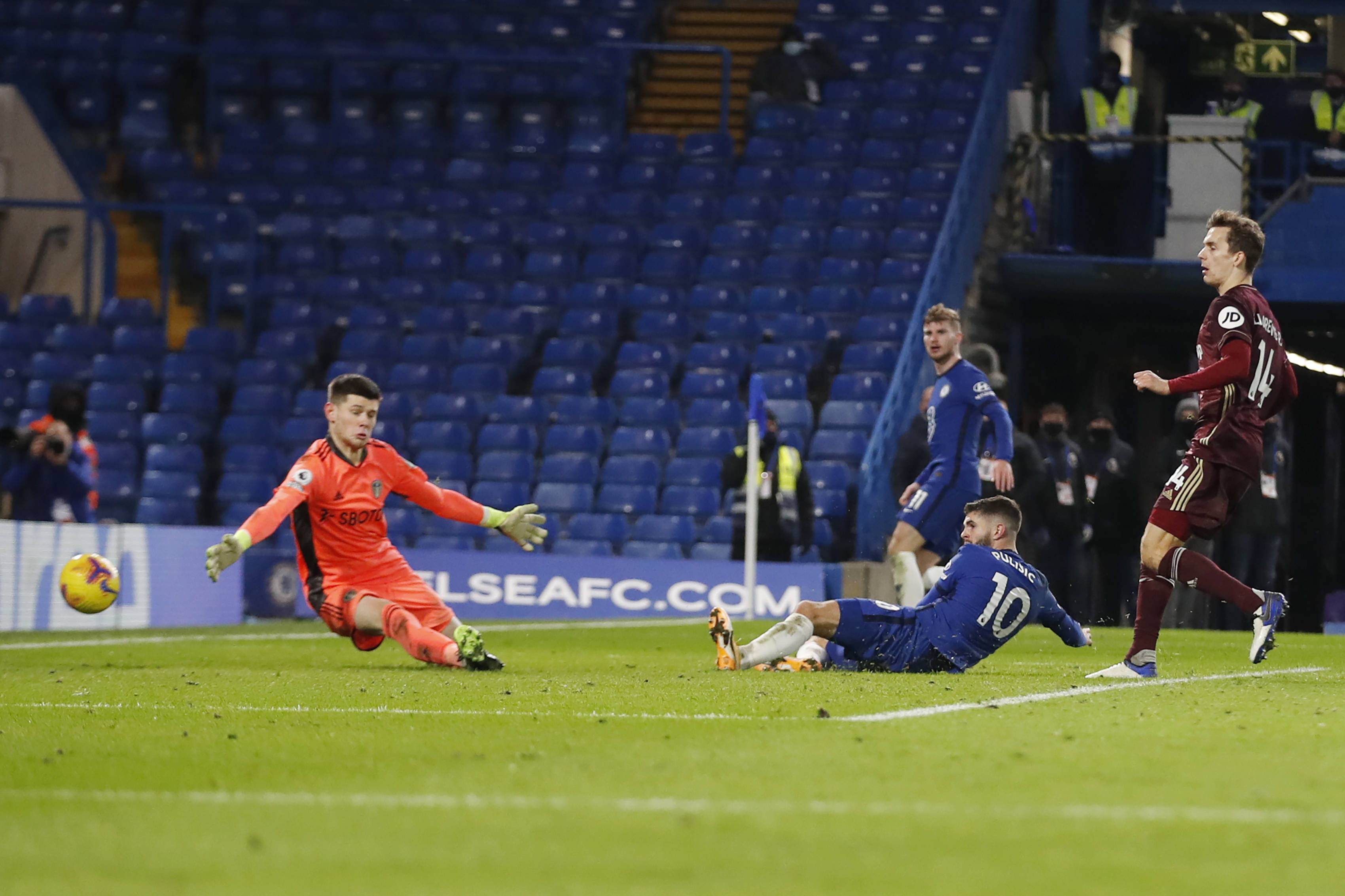 并在比赛中 并在比赛中